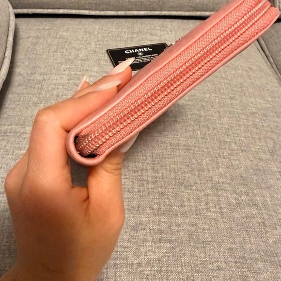 Chanel pink camellia wallet - Picture 6 of 15